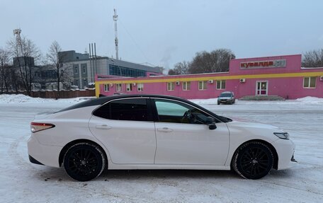 Toyota Camry, 2019 год, 2 300 000 рублей, 4 фотография