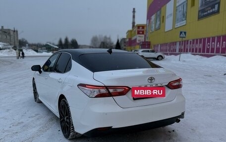 Toyota Camry, 2019 год, 2 300 000 рублей, 7 фотография