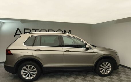 Volkswagen Tiguan II, 2018 год, 2 597 000 рублей, 6 фотография