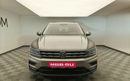 Volkswagen Tiguan II, 2018 год, 2 597 000 рублей, 2 фотография