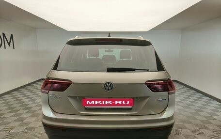 Volkswagen Tiguan II, 2018 год, 2 597 000 рублей, 4 фотография