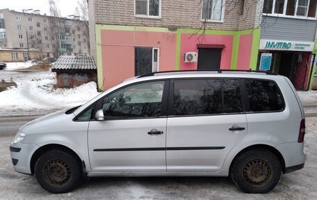 Volkswagen Touran III, 2008 год, 600 000 рублей, 3 фотография