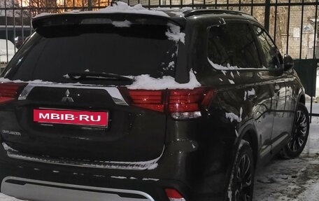 Mitsubishi Outlander III рестайлинг 3, 2021 год, 3 400 000 рублей, 5 фотография