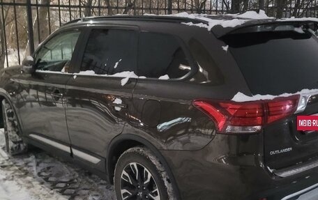 Mitsubishi Outlander III рестайлинг 3, 2021 год, 3 400 000 рублей, 4 фотография