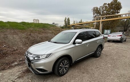 Mitsubishi Outlander III рестайлинг 3, 2019 год, 2 500 000 рублей, 2 фотография