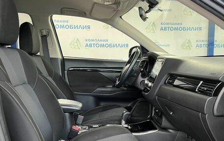 Mitsubishi Outlander III рестайлинг 3, 2022 год, 2 999 000 рублей, 11 фотография