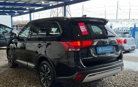 Mitsubishi Outlander III рестайлинг 3, 2022 год, 2 999 000 рублей, 3 фотография