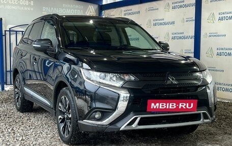 Mitsubishi Outlander III рестайлинг 3, 2022 год, 2 999 000 рублей, 7 фотография