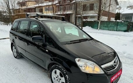 Opel Zafira B, 2010 год, 825 000 рублей, 2 фотография