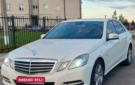 Mercedes-Benz E-Класс, 2012 год, 1 750 000 рублей, 2 фотография