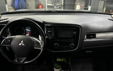 Mitsubishi Outlander III рестайлинг 3, 2014 год, 1 699 000 рублей, 8 фотография