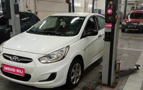 Hyundai Solaris II рестайлинг, 2011 год, 700 000 рублей, 1 фотография