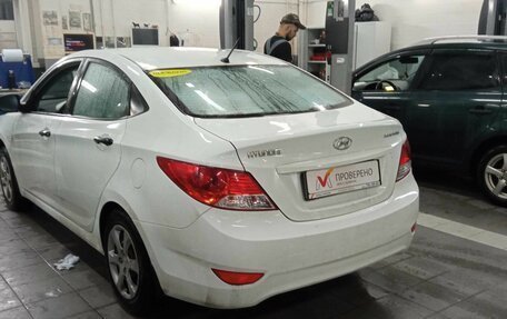 Hyundai Solaris II рестайлинг, 2011 год, 700 000 рублей, 4 фотография