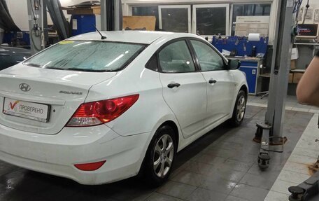 Hyundai Solaris II рестайлинг, 2011 год, 700 000 рублей, 3 фотография