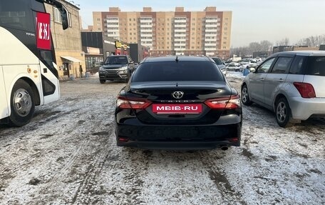 Toyota Camry, 2021 год, 3 640 000 рублей, 2 фотография