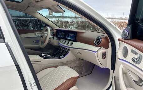 Mercedes-Benz E-Класс, 2016 год, 4 280 000 рублей, 26 фотография