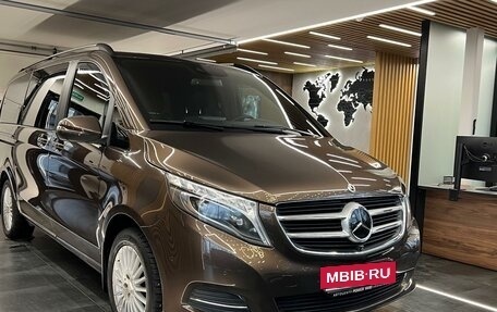 Mercedes-Benz V-Класс, 2017 год, 6 400 000 рублей, 3 фотография