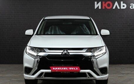 Mitsubishi Outlander III рестайлинг 3, 2022 год, 2 985 000 рублей, 2 фотография