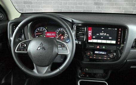 Mitsubishi Outlander III рестайлинг 3, 2022 год, 2 985 000 рублей, 17 фотография