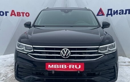 Volkswagen Tiguan II, 2021 год, 3 090 000 рублей, 2 фотография