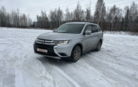 Mitsubishi Outlander III рестайлинг 3, 2018 год, 1 550 000 рублей, 2 фотография