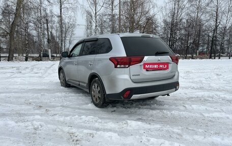 Mitsubishi Outlander III рестайлинг 3, 2018 год, 1 550 000 рублей, 4 фотография