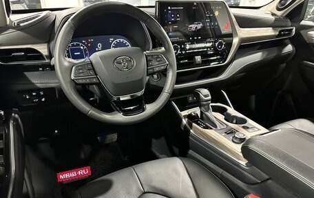 Toyota Highlander, 2024 год, 6 390 000 рублей, 17 фотография