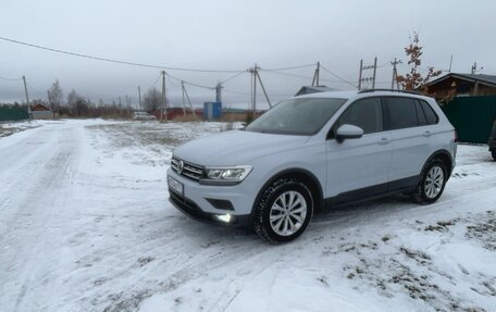 Volkswagen Tiguan II, 2019 год, 2 500 000 рублей, 2 фотография