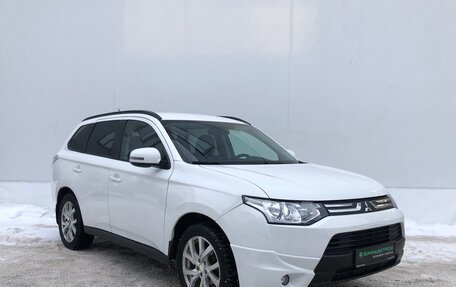 Mitsubishi Outlander III рестайлинг 3, 2014 год, 1 295 000 рублей, 3 фотография