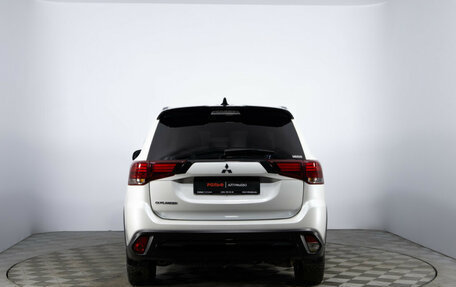 Mitsubishi Outlander III рестайлинг 3, 2021 год, 2 515 000 рублей, 6 фотография