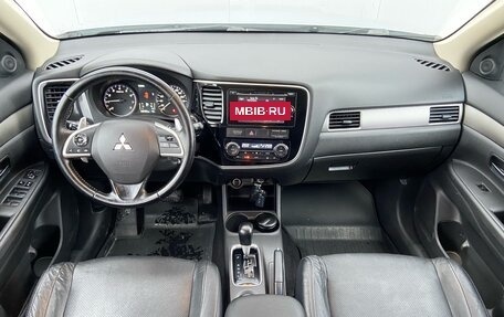 Mitsubishi Outlander III рестайлинг 3, 2014 год, 1 390 000 рублей, 15 фотография