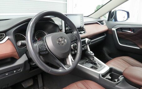 Toyota RAV4, 2020 год, 3 450 000 рублей, 7 фотография