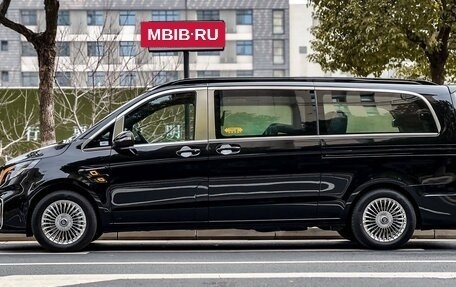 Mercedes-Benz Vito, 2023 год, 8 400 000 рублей, 3 фотография