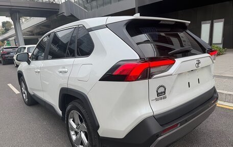 Toyota RAV4, 2023 год, 3 400 000 рублей, 4 фотография