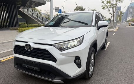 Toyota RAV4, 2023 год, 3 400 000 рублей, 3 фотография