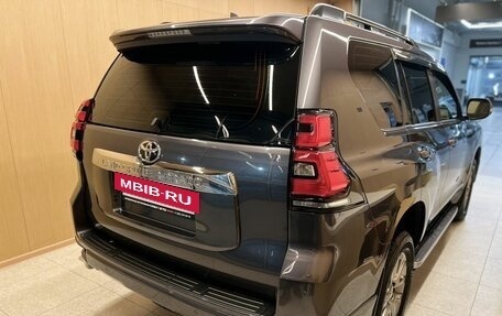 Toyota Land Cruiser Prado 150 рестайлинг 2, 2018 год, 5 850 000 рублей, 4 фотография