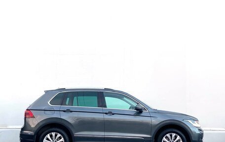 Volkswagen Tiguan II, 2021 год, 4 052 800 рублей, 15 фотография