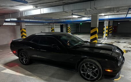 Dodge Challenger III рестайлинг 2, 2018 год, 4 000 000 рублей, 2 фотография