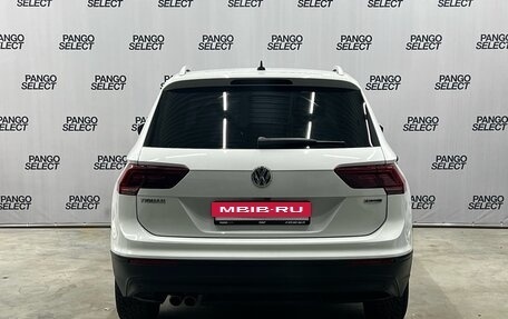 Volkswagen Tiguan II, 2018 год, 2 420 000 рублей, 5 фотография