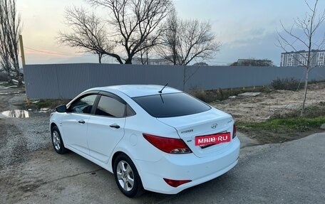 Hyundai Solaris II рестайлинг, 2015 год, 1 370 000 рублей, 4 фотография