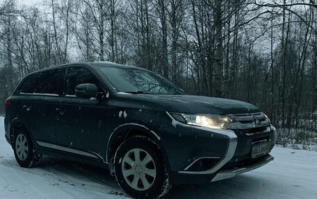 Mitsubishi Outlander III рестайлинг 3, 2017 год, 1 949 000 рублей, 5 фотография