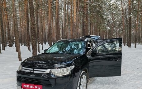 Mitsubishi Outlander III рестайлинг 3, 2014 год, 1 950 000 рублей, 4 фотография