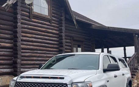 Toyota Tundra II, 2017 год, 6 900 000 рублей, 7 фотография