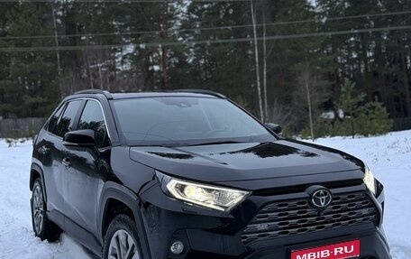 Toyota RAV4, 2021 год, 4 130 000 рублей, 1 фотография