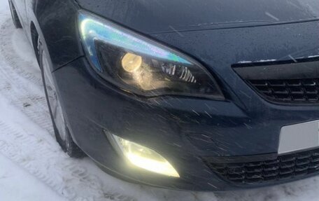 Opel Astra J, 2010 год, 3 фотография