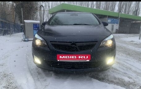 Opel Astra J, 2010 год, 2 фотография