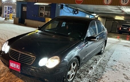 Mercedes-Benz C-Класс, 2004 год, 350 000 рублей, 1 фотография