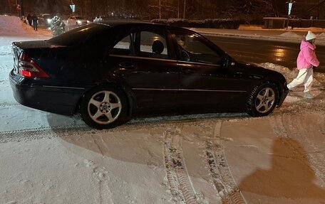 Mercedes-Benz C-Класс, 2004 год, 350 000 рублей, 4 фотография