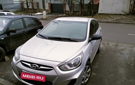 Hyundai Solaris II рестайлинг, 2011 год, 900 000 рублей, 3 фотография