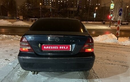 Mercedes-Benz C-Класс, 2004 год, 350 000 рублей, 3 фотография